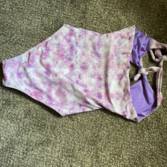 Canadian made one piece with cut outs - Picture 4 of 4